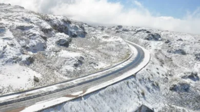 Camino de las Altas Cumbres cubierto de nieve