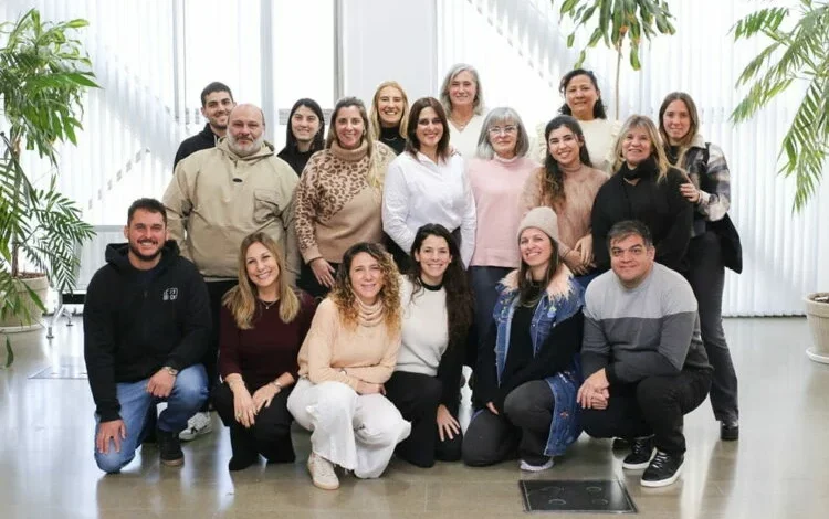 Emprendedores cordobeses participando en una mesa de diálogo