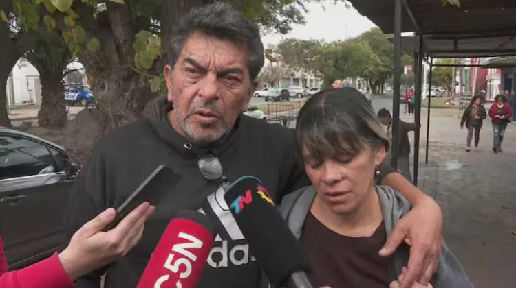 Familia y amigos de Agostina Vega piden justicia en una movilización