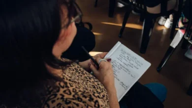 Imagen de una persona en un curso de capacitación laboral