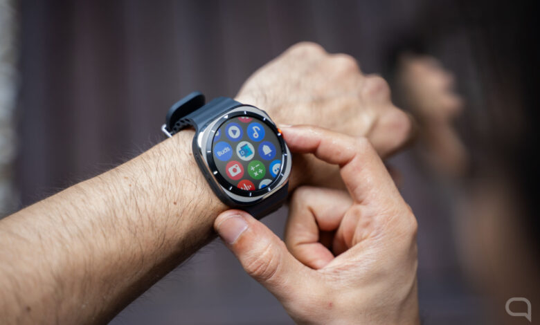 Imagen del Samsung Galaxy Watch Ultra 2 con su pantalla iluminada y detalles de su diseño