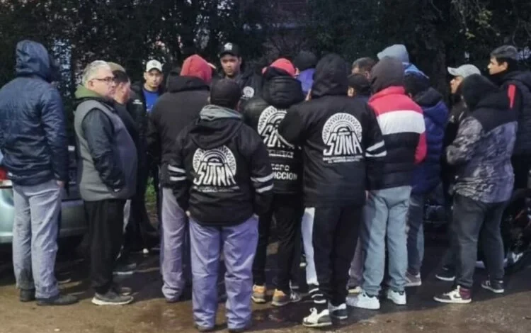 Trabajadores del sector neumáticos protestan frente a la Fábrica Ruiz