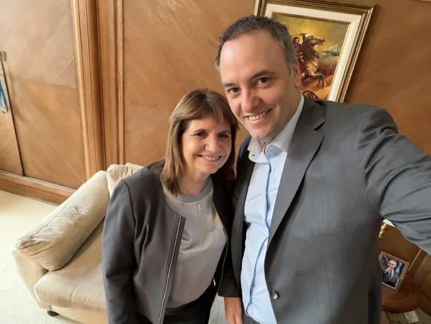 Patricia Bullrich y Manuel Adorni en medio del escándalo de corrupción