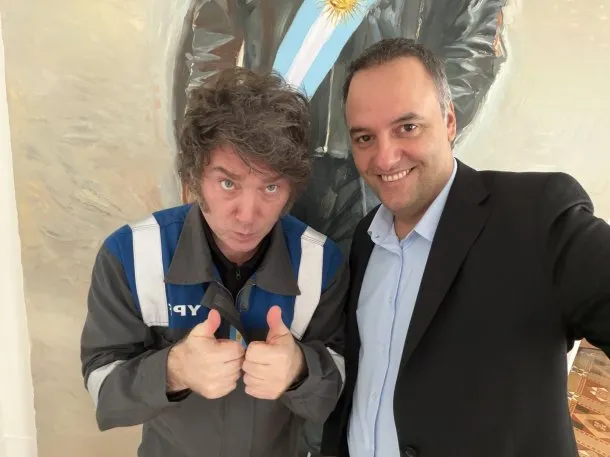 Manuel Adorni, jefe de Gabinete de Ministros, renuncia a su cargo tras recibir ataques personales