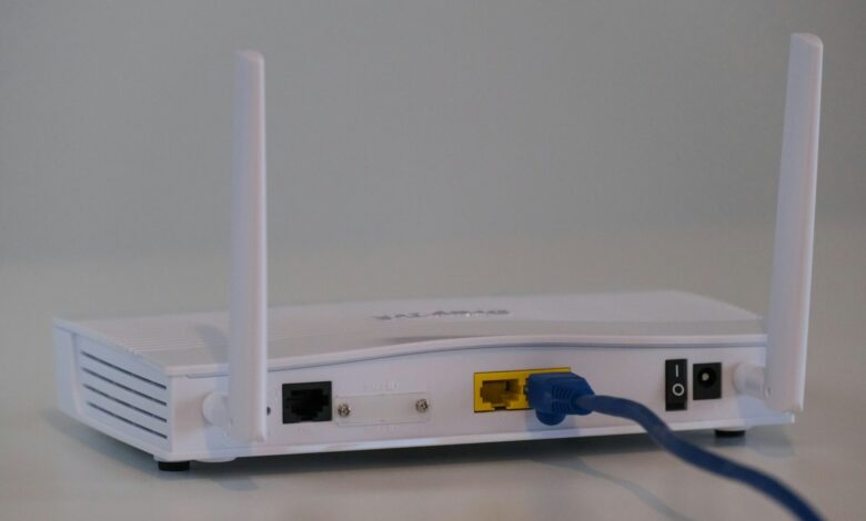 Router de red con una bandera de la Unión Europea