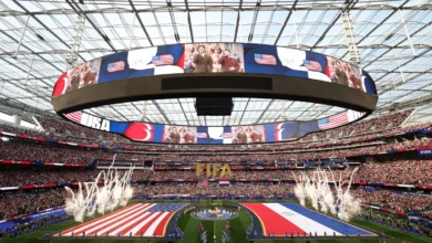 Tom Cruise y Anya Taylor-Joy en el estadio del Mundial 2026