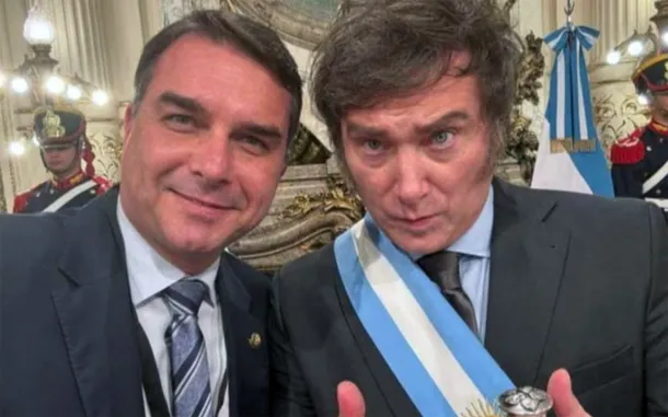 Milei y Bolsonaro en una reunión política