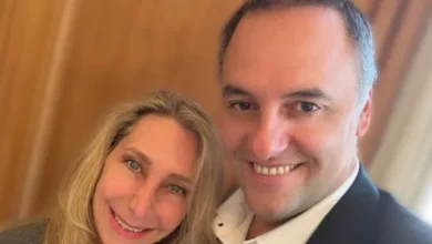 Manuel Adorni y Javier Milei en una reunión oficial