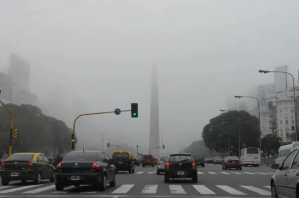 Imagen de un termómetro mostrando temperaturas bajas en Buenos Aires