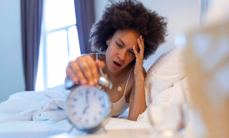 Persona dormida tranquila en una habitación fresca