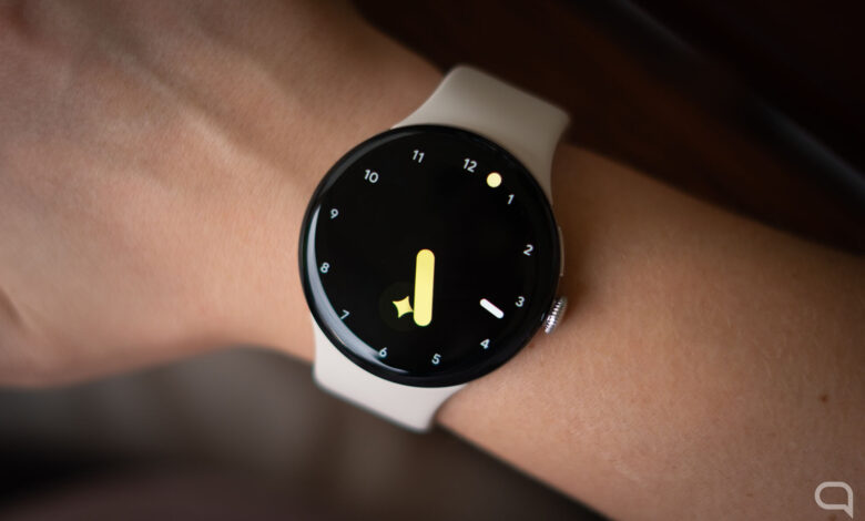 Imagen del Pixel Watch 5 con opciones de colores y diseños diferentes