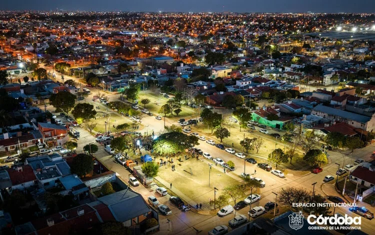 Imagen de la plaza Prusia renovada con iluminación LED y nuevos espacios para el deporte y el esparcimiento