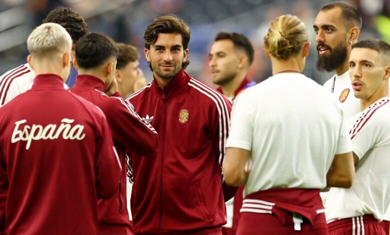 Imágenes de los jugadores de España y Francia en el campo de fútbol