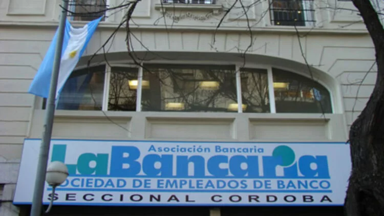 Protestas de La Bancaria Cordobesa frente al Banco de Córdoba