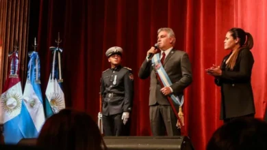 Desfile cívico-militar en Río Cuarto para conmemorar el 210° aniversario de la Independencia Argentina