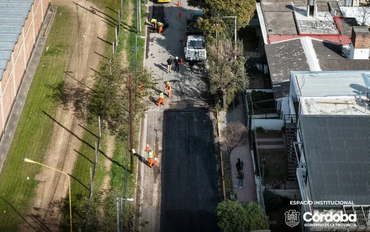 Obras de bacheo y repavimentación en la ciudad de Córdoba