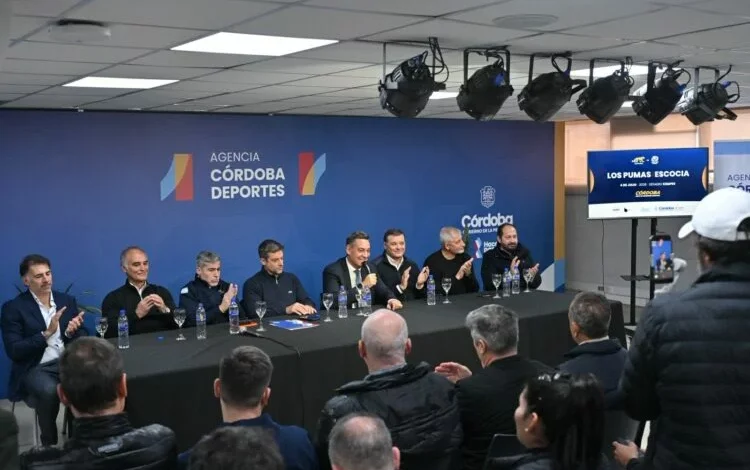 Estadio Mario Alberto Kempes de Córdoba lleno de personas
