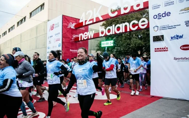 Corredores en la Maratón Ciudad de Córdoba 2026