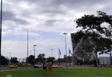 Ciudad de Córdoba bajo un cielo nublado