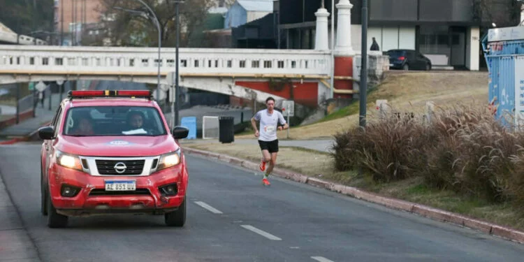 Corredores en la Maratón Ciudad de Córdoba 2026