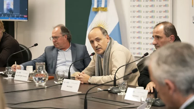 Maquinaria agrícola en campo de Córdoba