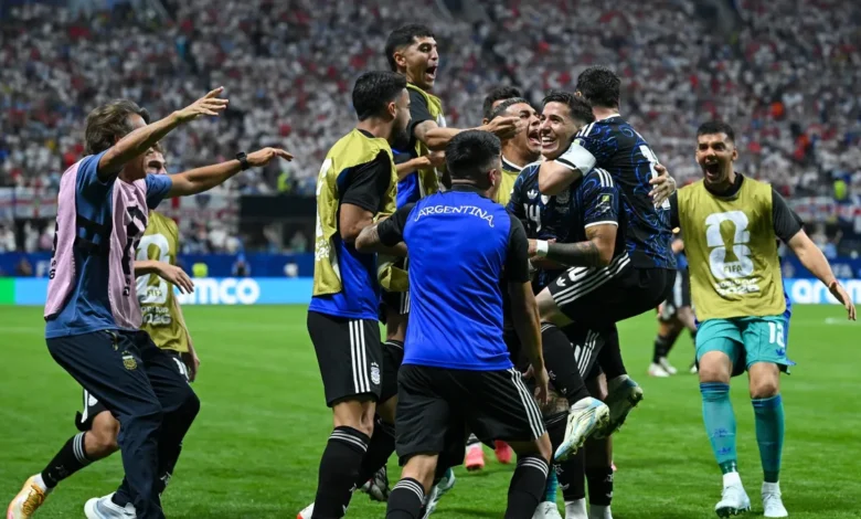 Selección Argentina celebrando su clasificación a la final del Mundial 2026