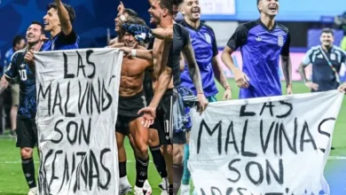 Bandera de Malvinas ondeando en el estadio durante el Mundial 2026