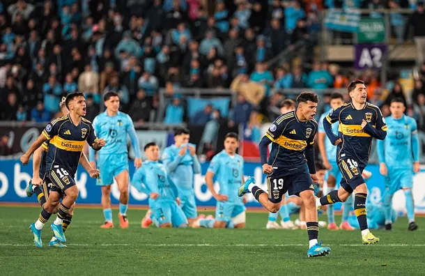 Imagen de jugadores de Boca Juniors en acción en un partido de la Copa Sudamericana