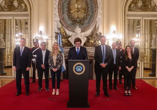 Javier Milei presentando la reforma del Banco Central