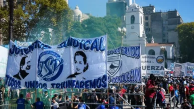 Manifestación de la CGT y otras centrales sindicales en la Plaza del Congreso