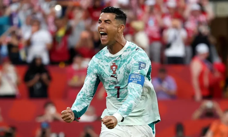 Jugadores de Croacia protestando después del gol anulado