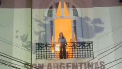 Cristina Kirchner y su militancia celebrando la victoria de la Selección Argentina