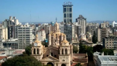 Imagen de un día soleado en Córdoba con personas disfrutando en el parque