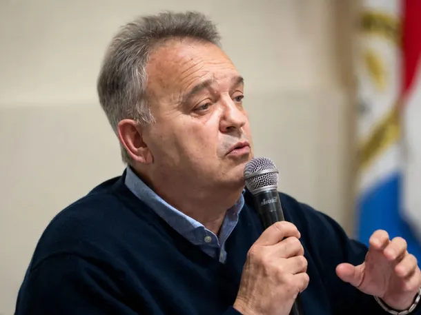 Imágenes de Gabriel Real en su labor como secretario de Asuntos Legislativos