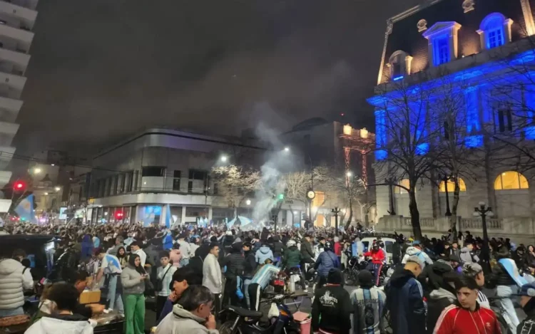 Manifestación de duelo en San Francisco por el joven asesinado durante los festejos