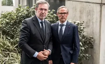 Imágenes de Guillermo Tofoni y Foster Gillett en una conferencia de prensa