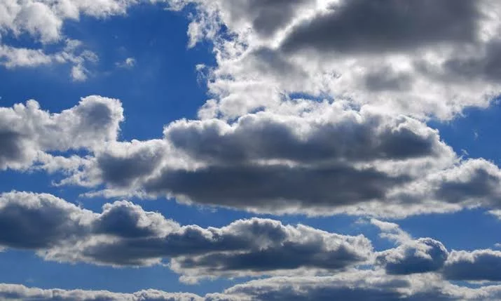 Cielo nublado en Córdoba, con un clima estable y temperaturas en ascenso