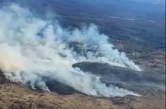 Incendio forestal en Córdoba con aviones hidrantes y bomberos