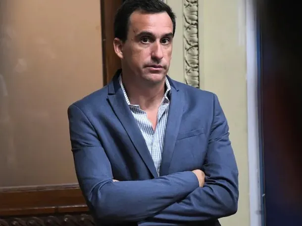 Javier Lanari en una reunión con miembros del gobierno