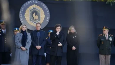 Presidente Javier Milei y autoridades nacionales en el Monumento a los Caídos de la Policía Federal Argentina