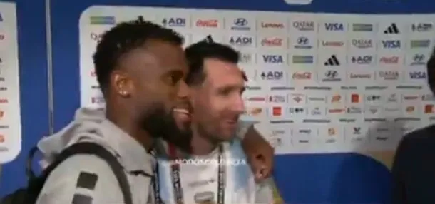 Messi posa para fotos con jugadores de Cabo Verde
