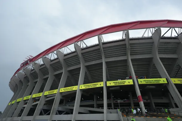 Tormenta eléctrica en el Estadio Azteca