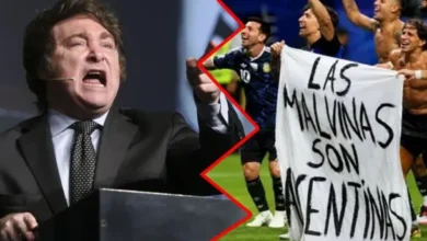 Bandera argentina con el lema Las Malvinas son argentinas