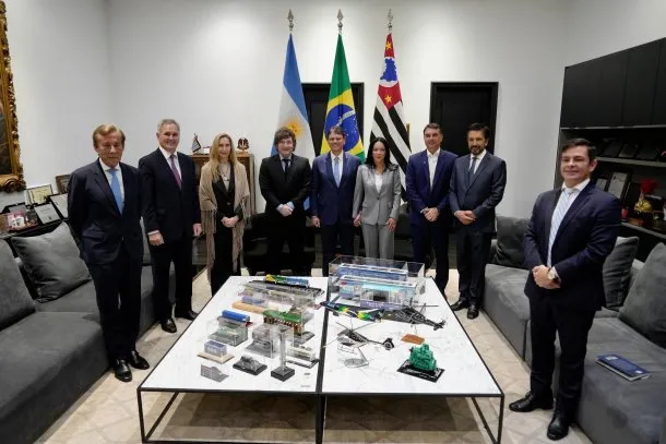 Presidente de Argentina y senador brasileño en reunión