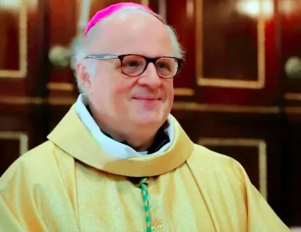 Foto del papa León XIV y el Nuncio apostólico