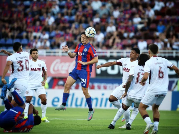 Imagen de los jugadores de Lanús y San Lorenzo en el estadio Ciudad de Lanús-Néstor Díaz Pérez