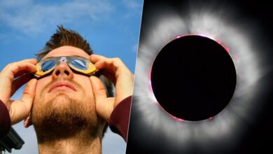 Persona observando el eclipse solar con gafas de protección