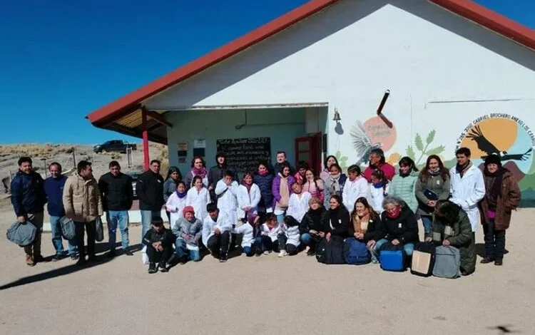 Escuela de alta montaña en Córdoba, estudiante aprendiendo en un entorno natural