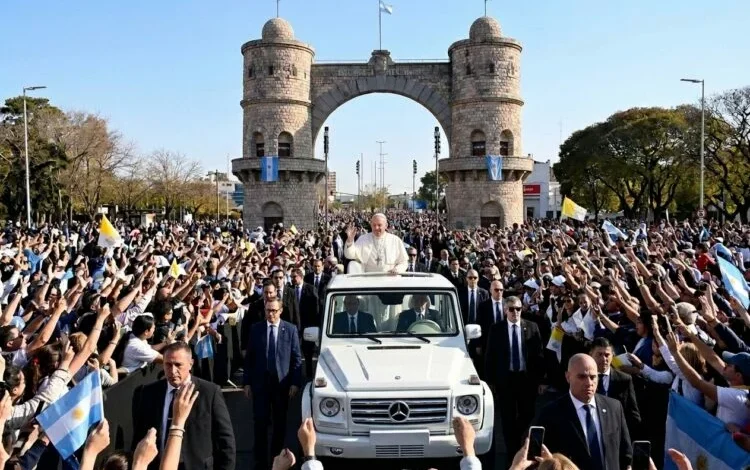 Papa León XIV llegando a Córdoba en su visita oficial