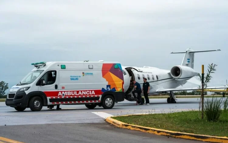 Helicóptero de emergencia en vuelo sobre Córdoba